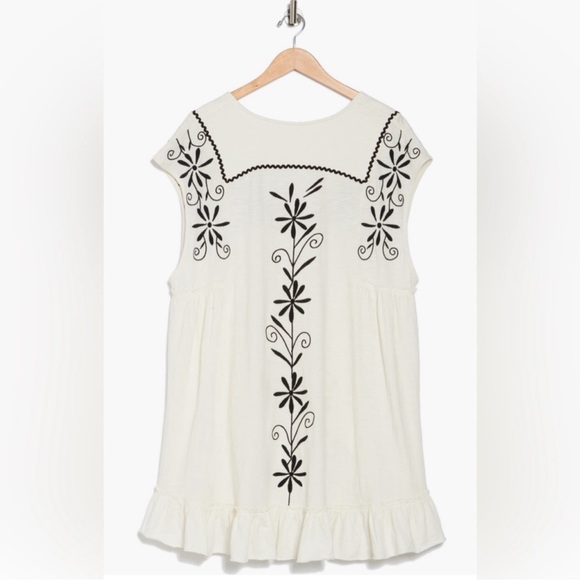 Embroidered White and Black Women's Top - Picture 8 of 10